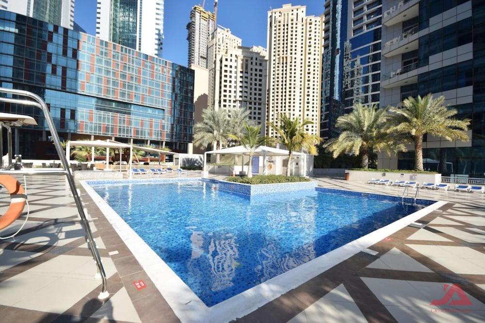 Cozy Marina & Sea View Apt In Bay Central Tower Dubai Marina With Modern Gym & Pool, Steps To Beach & Metro Exterior photo