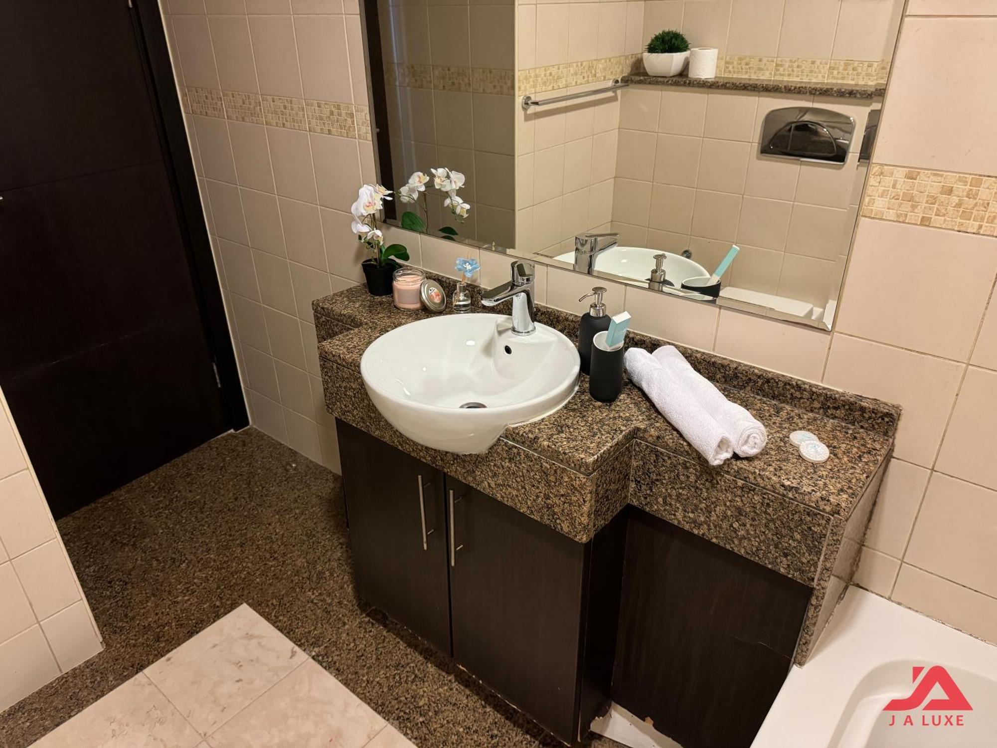 Cozy Marina & Sea View Apt In Bay Central Tower Dubai Marina With Modern Gym & Pool, Steps To Beach & Metro Exterior photo